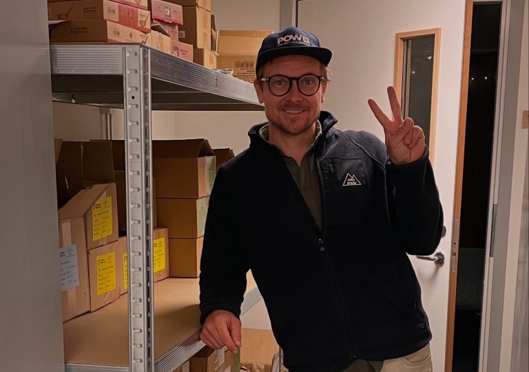 frystorkadmat-lager Marcus Ståhl i lagret för frystorkadmat.nu